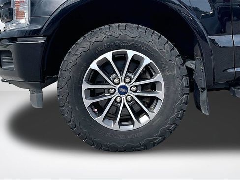 Used 2019 Ford F150 Lariat w/ Equipment Group 502A Luxury AWD/4WD image 10