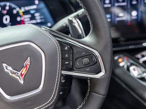 Used 2025 Chevrolet Corvette Stingray Preferred Conv w/ Z51 Performance Package RWD image 33