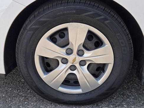 Used 2016 Chevrolet Cruze LS FWD image 6