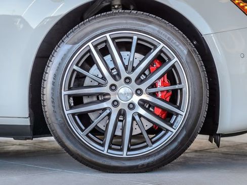 Used 2019 Maserati Ghibli S image 16