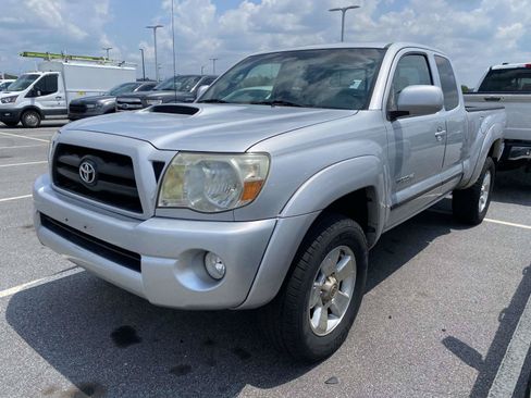 Used 2007 Toyota Tacoma PreRunner RWD image 3