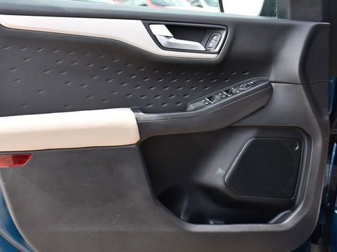 Used 2020 Ford Escape SE image 22