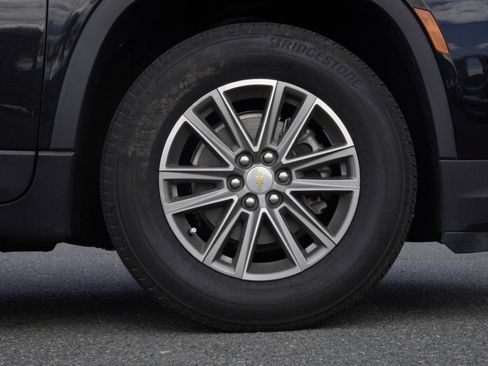 Used 2023 Chevrolet Traverse LT image 9