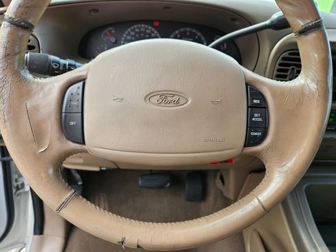 Used 1999 Ford Expedition XLT image 17