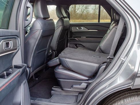 Used 2025 Ford Explorer ST-Line w/ ST-Line Street Pack image 31