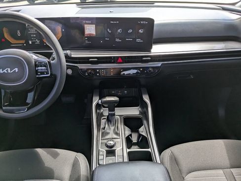 Certified 2025 Kia Sorento LX FWD image 16