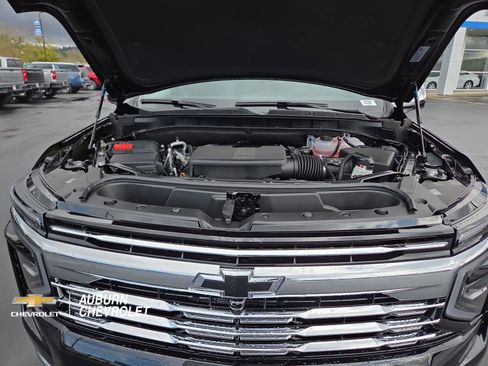 New 2026 Chevrolet Suburban Premier w/ Sun And Tow Package AWD/4WD image 9