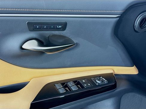 Used 2025 Lexus ES 350 w/ Premium Package image 20