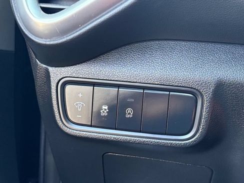 Used 2025 Kia Soul LX w/ LX Technology Package FWD image 27