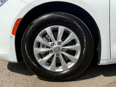 Used 2018 Chrysler Pacifica Touring-L Plus w/ Advanced Safetytec Group FWD image 11