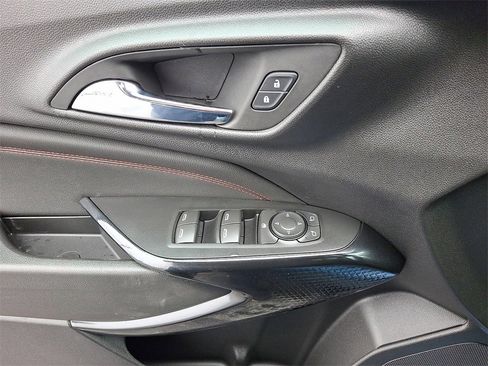 Used 2024 Chevrolet Trax RS w/ Sunroof Package image 15