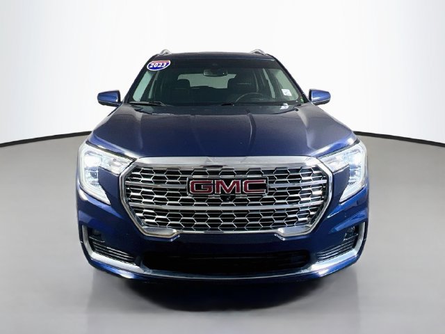Used 2023 GMC Terrain Denali w/ Denali Premium Package AWD/4WD image 3