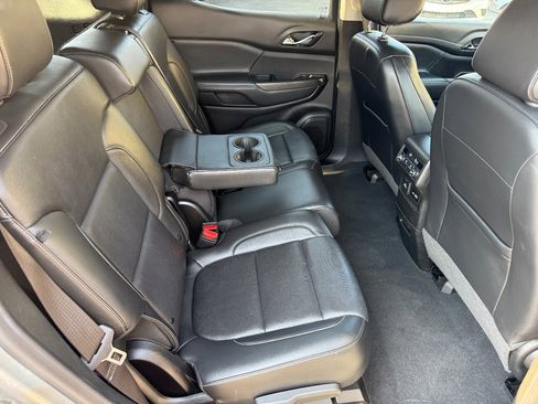 Used 2023 GMC Acadia SLT image 19