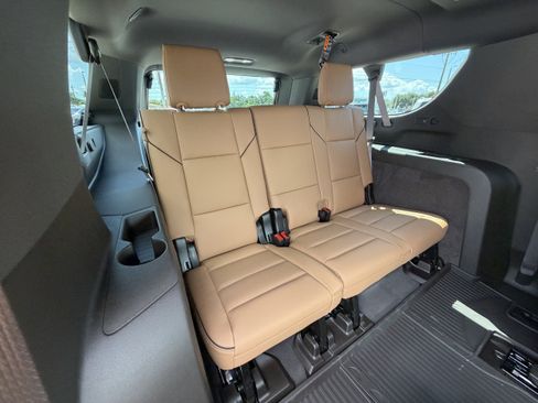 New 2026 Cadillac Escalade ESV Luxury w/ LPO, Floor Liner Package AWD/4WD image 17