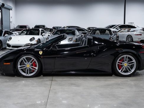 Used 2018 Ferrari 488 Spider RWD image 3