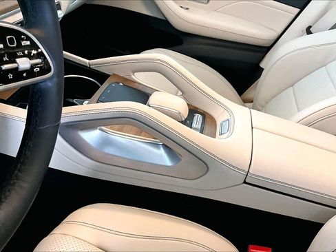 Used 2023 Mercedes-Benz GLS 450 4MATIC image 15