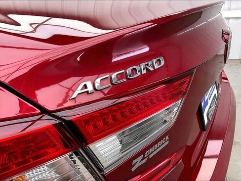 Used 2019 Honda Accord EX image 9