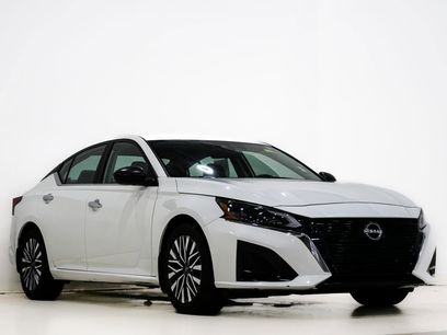 Used 2024 Nissan Altima 2.5 SV