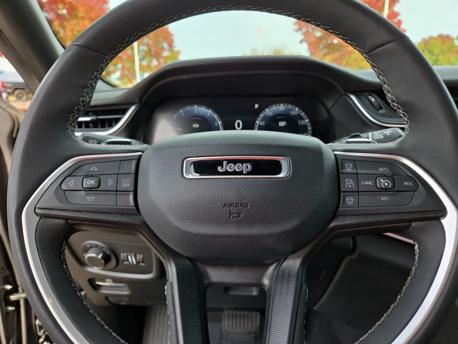Used 2024 Jeep Grand Cherokee Altitude AWD/4WD image 23