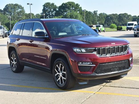 Used 2025 Jeep Grand Cherokee Limited RWD image 3