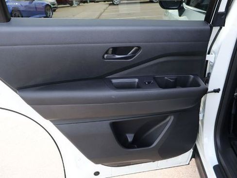 Certified 2024 Nissan Pathfinder SV FWD image 12