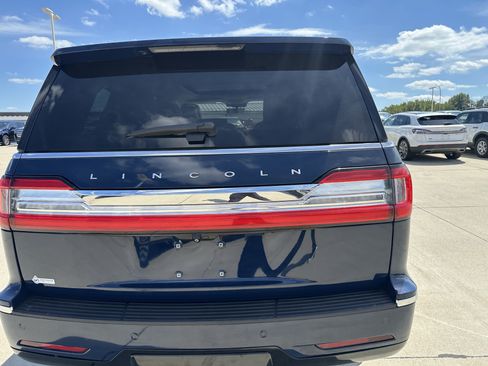 Used 2018 Lincoln Navigator Reserve w/ Technology Package AWD/4WD image 5