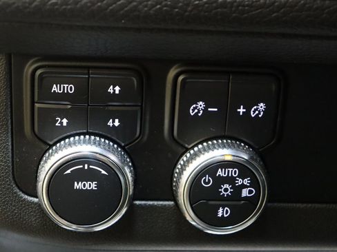 Used 2023 GMC Yukon Denali AWD/4WD image 42