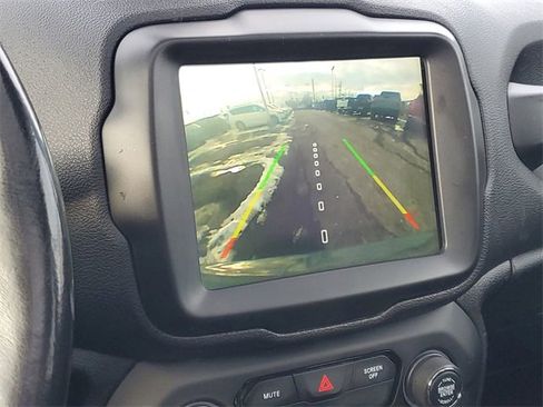 Used 2018 Jeep Renegade Altitude w/ UConnect 8.4 Nav Group image 14