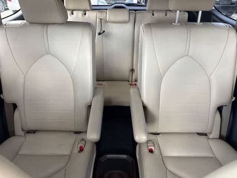 Used 2021 Toyota Highlander XLE FWD image 24