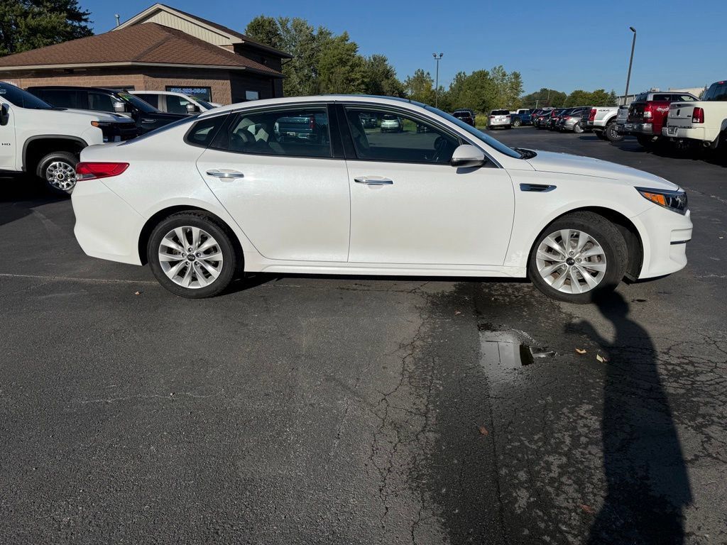 Used 2016 Kia Optima EX w/ Premium Package FWD image 4