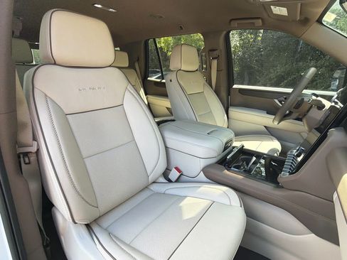 Used 2026 GMC Yukon Denali AWD/4WD image 15