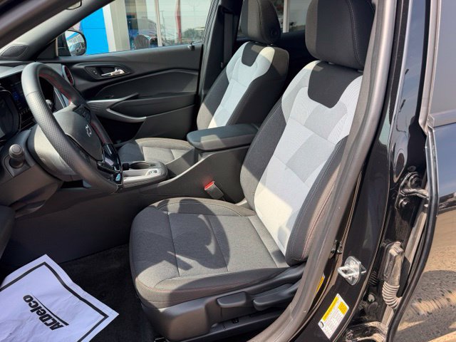 Certified 2024 Chevrolet Trax RS w/ Sunroof Package FWD image 15