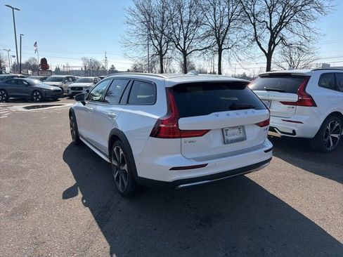 Certified 2025 Volvo V60 B5 Cross Country Ultra w/ Protection Package Premier image 6