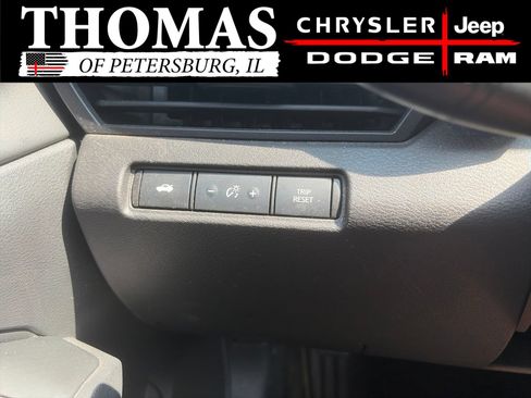 Used 2024 Nissan Altima 2.5 SV FWD image 11