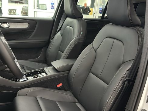 Used 2026 Volvo XC40 B5 Plus w/ Protection Package Premier image 23