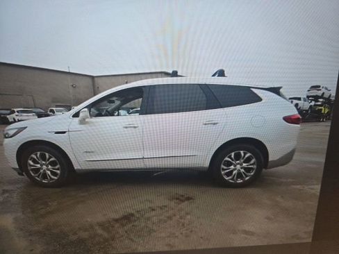 Used 2018 Buick Enclave Avenir w/ Avenir Technology Package AWD/4WD image 3