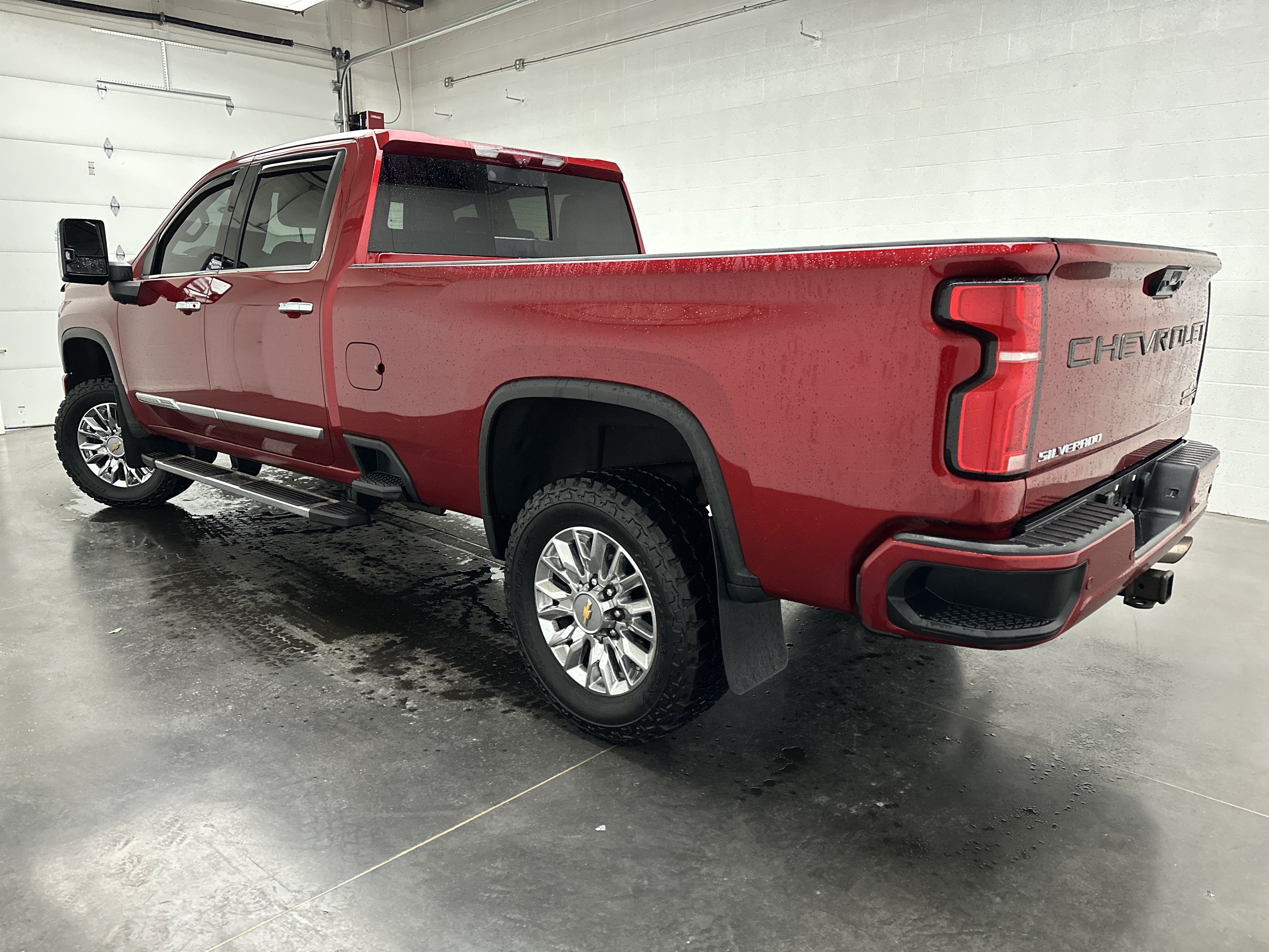 Used 2024 Chevrolet Silverado 3500 High Country w/ High Country Premium Package AWD/4WD image 9