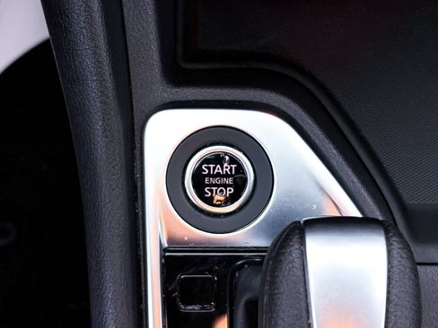 Used 2025 Nissan Sentra SV image 21