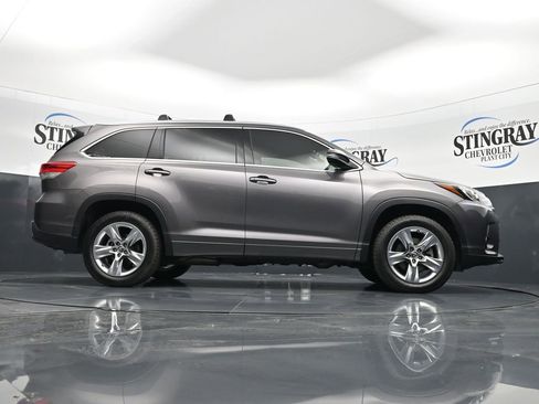 Used 2017 Toyota Highlander Limited image 24