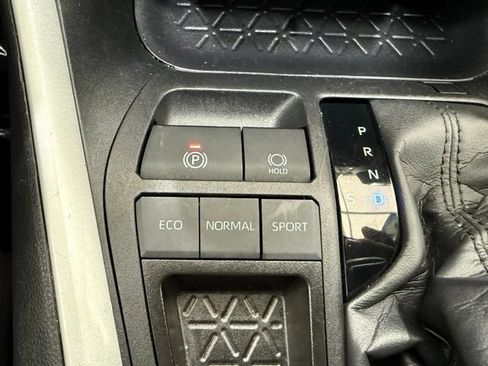 Used 2024 Toyota RAV4 XLE FWD image 36