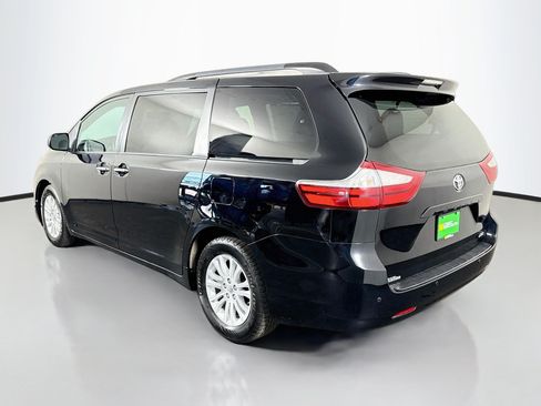 Used 2017 Toyota Sienna XLE w/ XLE Navigation Package FWD image 7