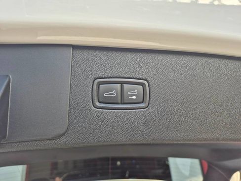 Used 2022 Porsche Cayenne Platinum Edition image 22