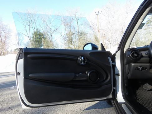 Used 2015 MINI Cooper 2-Door Hardtop image 9