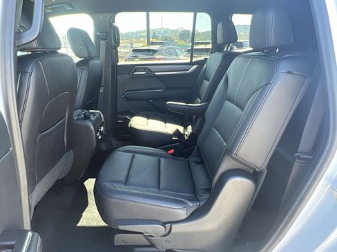 Used 2024 GMC Acadia Elevation image 24