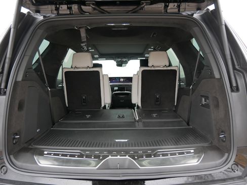 New 2026 Cadillac Escalade Platinum Sport w/ LPO, ONYX Package image 15