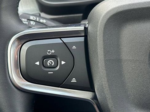 Certified 2025 Volvo XC40 B5 Plus AWD/4WD image 27