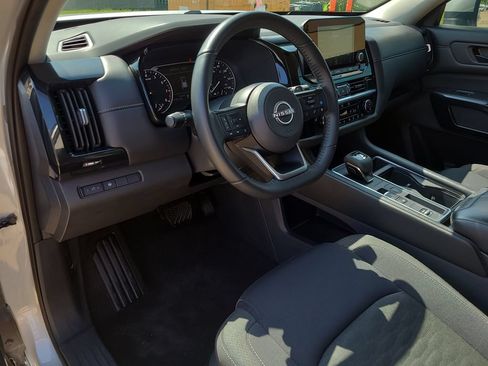 Certified 2024 Nissan Pathfinder SV FWD image 18