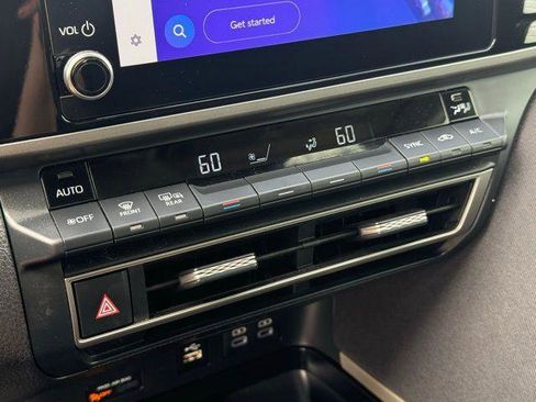 Used 2025 Toyota Camry LE image 7