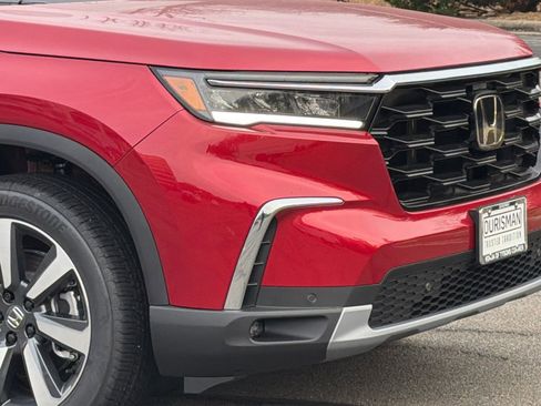 New 2025 Honda Pilot Touring image 4