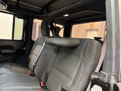 Used 2022 Jeep Wrangler Unlimited Sport AWD/4WD image 19